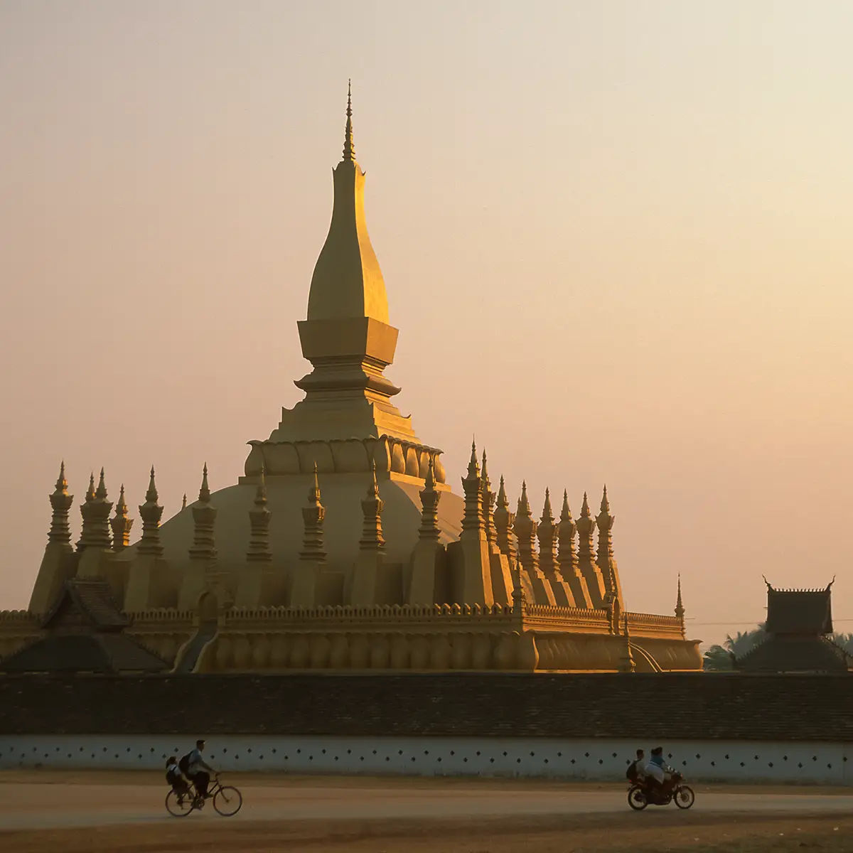 Vientiane laos watr that luang photo tour